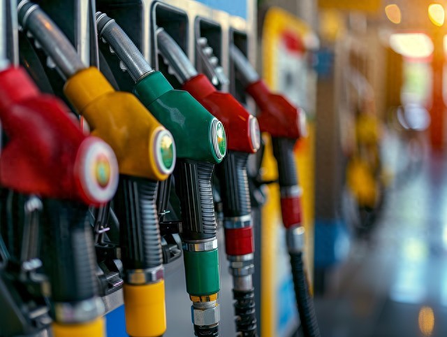 十个工作日一调整_国内油价调整机制_国际原油市场定价机制