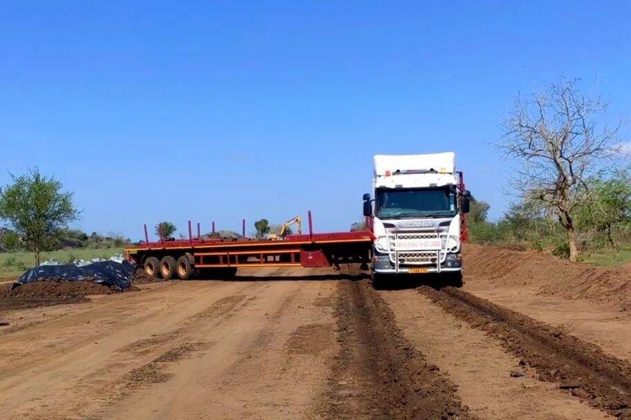 18米超长管材调运组织_东非原油外输管道项目_原油长输站