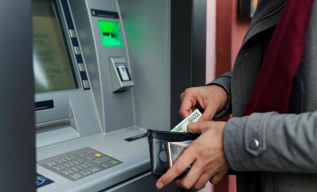 国内银行预约兑换外币_兑换外币要手续费吗_春节外汇兑换省钱攻略