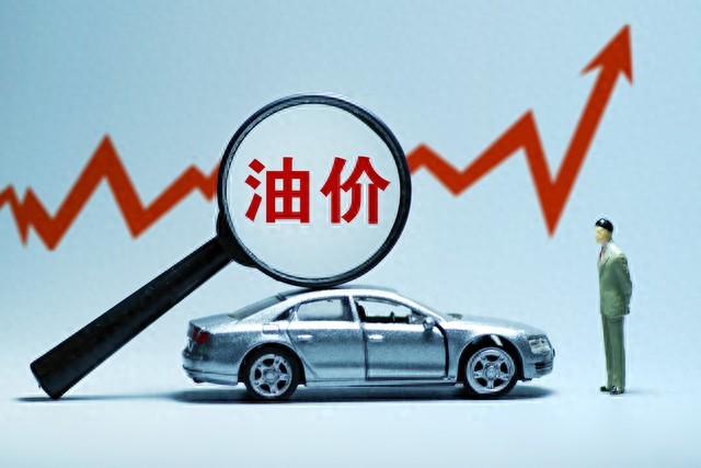 原油价格低有什么政治因素_国内油价调整预测_国际原油价格波动影响