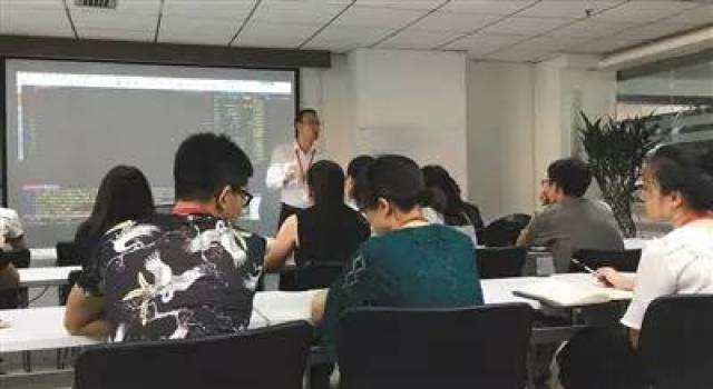美女荐股师套路_微信荐股骗局_2026微信美女原油骗局